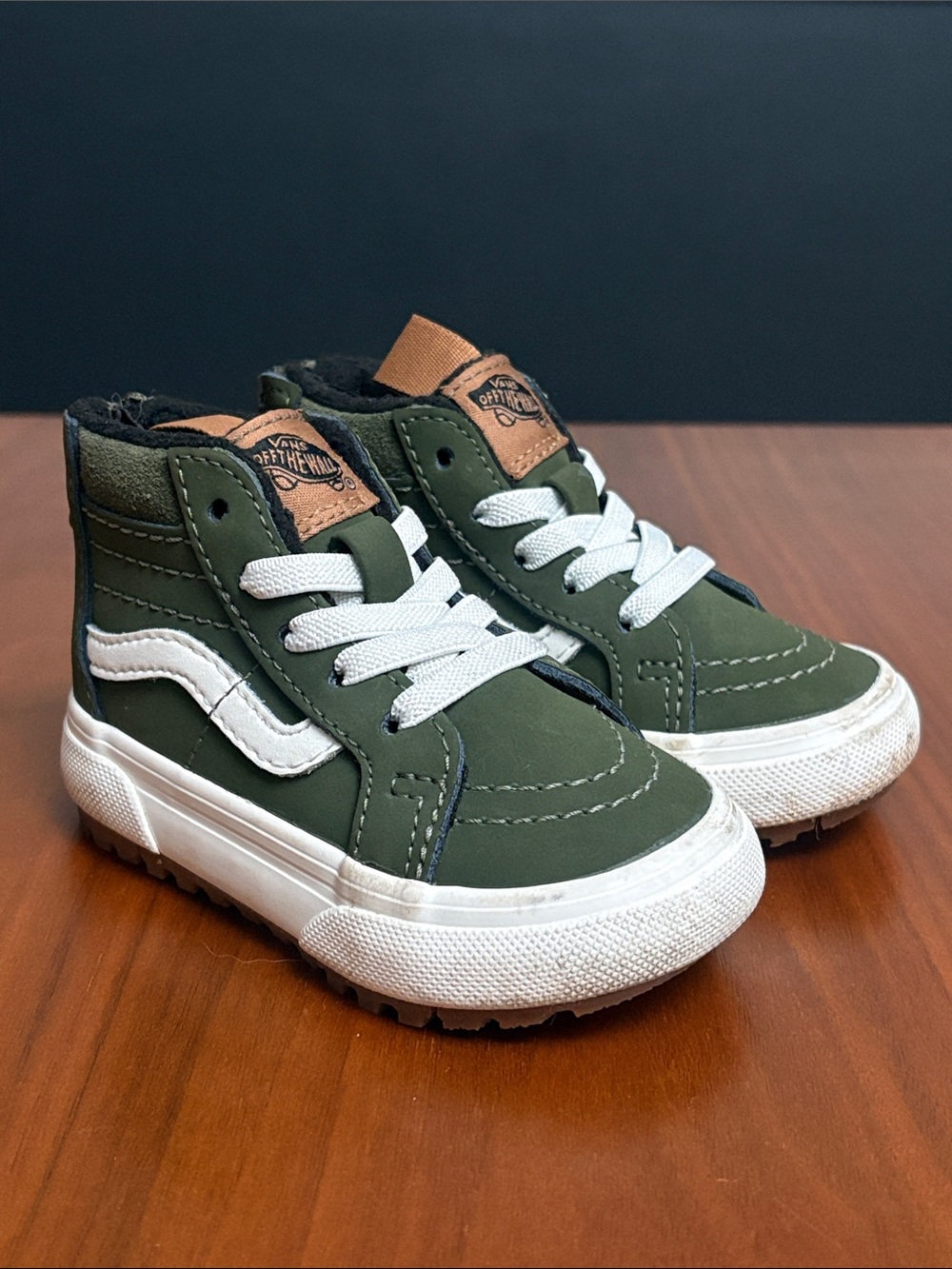 Vans Sk8-HI MTE-1 Boot , green and white, toddler size 4